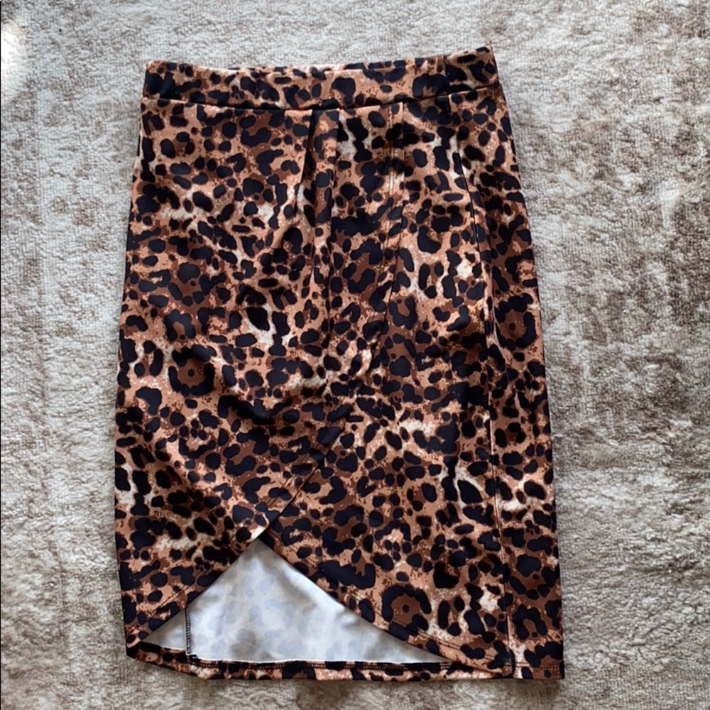 NWOT Cheetah skirt